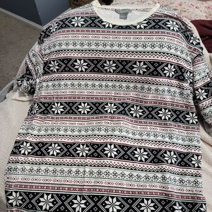 Natural Reflections Black and White Geometric Nightshirt